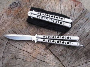 Photo of a butterfly knife in open and closes position.  Photo by Iamthawalrus