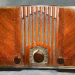 1933_Kadette_radio,_made_in_Ann_Arbor,_Michigan,_by_International_Radio_Corp._(14917643774)