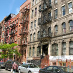 640px-New_York_City_Houses_with_fire_escapes