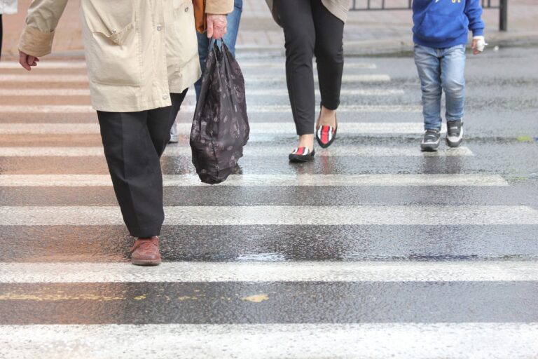 crosswalk-2404427_1280